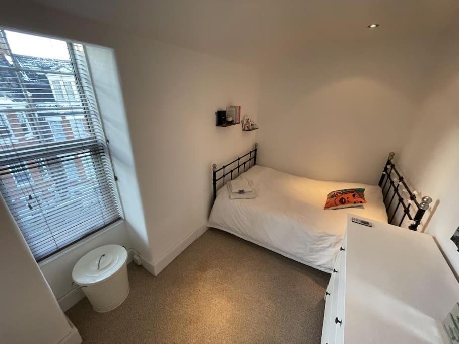 Spacious Two Bedroom Flat In Prestigious Highgate. London Exterior foto